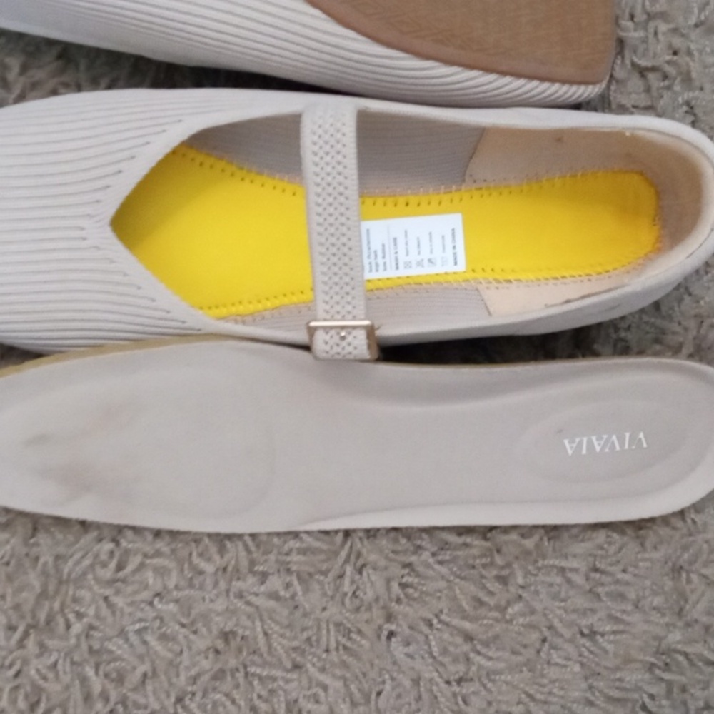 Vivaia Beige Textured Loafers - Picture 10 of 11